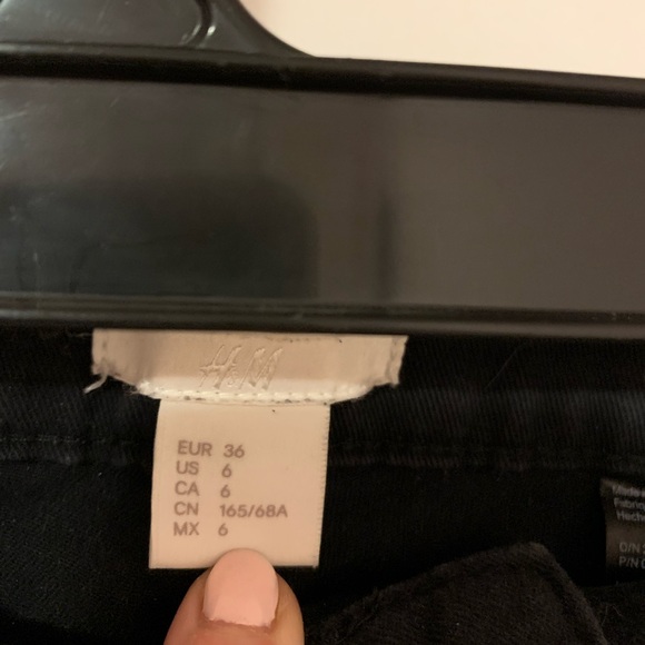 Black Jean Shorts - H&M - Picture 6 of 6